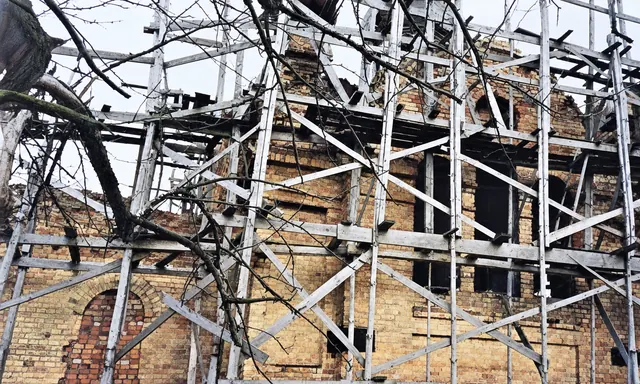 Стены в деревянных лесах