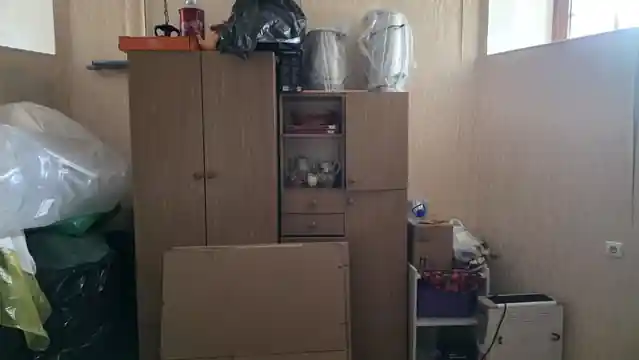 Dabartiniai virtuvės baldai ir daiktų laikymo zona